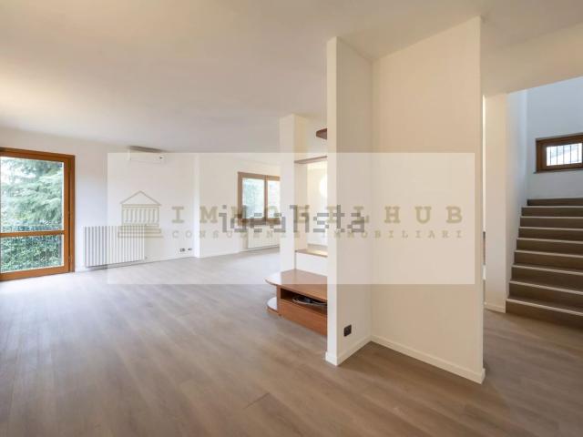 Case e ville in vendita di 312 m² in Via Cesare Beccaria, 6