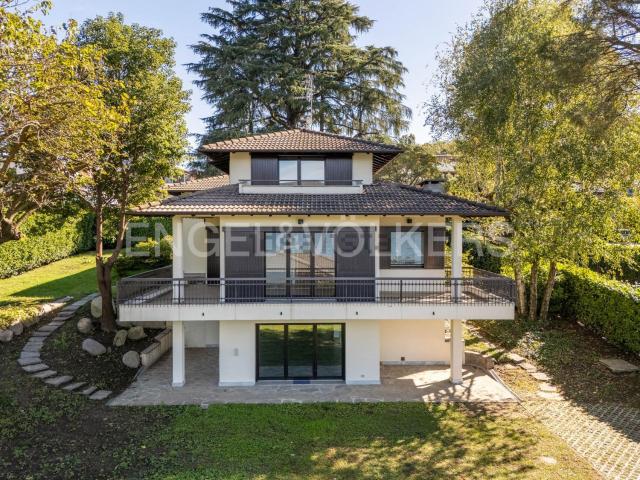 Case e ville in vendita di 312 m² in Via Alessandro Manzoni, 4