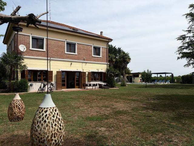 Case e ville in vendita di 312 m² in Via Eridania, 13
