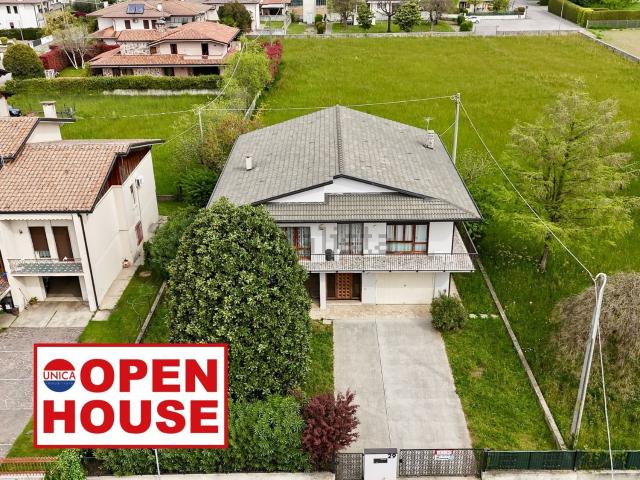 Case e ville in vendita di 313 m²
