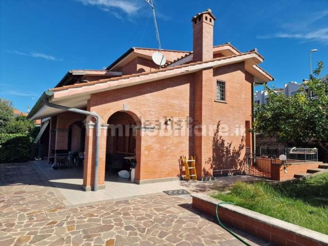 Case e ville in vendita di 313 m² in Via delle Mole