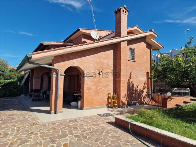 Case e ville in vendita di 313 m² in Via delle Mole