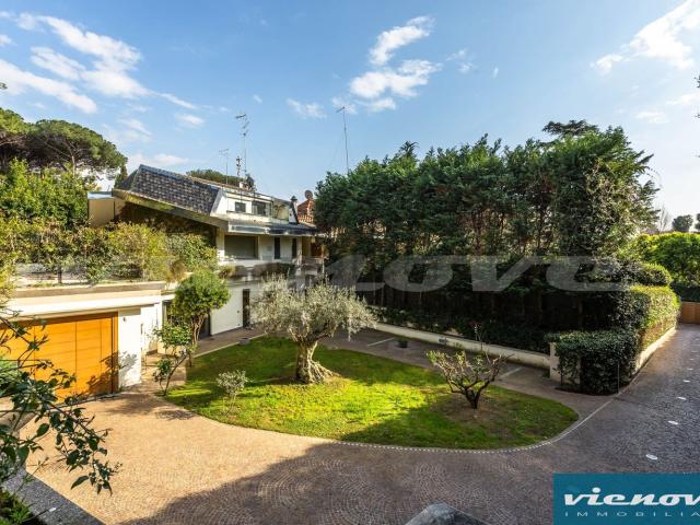 Case e ville in vendita di 313 m² in Via Kenia
