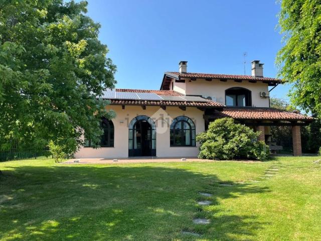 Case e ville in vendita di 313 m² in Via Madonna della Neve, 69