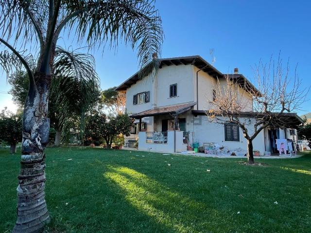 Case e ville in vendita di 313 m² in Via Ponte Gagliardo