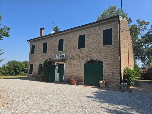 Case e ville in vendita di 313 m² in Via Ro
