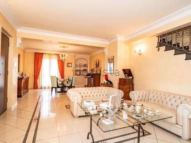 Case e ville in vendita di 313 m² in Via Tremonti, 13
