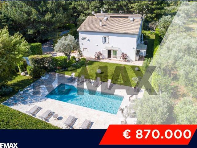 Case e ville in vendita di 313 m² in Contrada Zingarello, 15