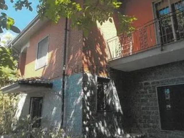Case e ville in vendita di 314 m² in Via Caffarone