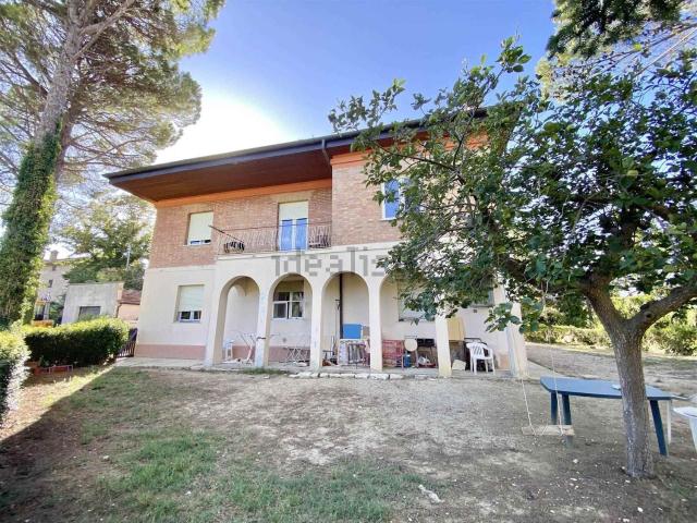 Case e ville in vendita di 314 m² in Via San Bernardino