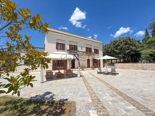 Case e ville in vendita di 314 m² in Contrada Fumarola