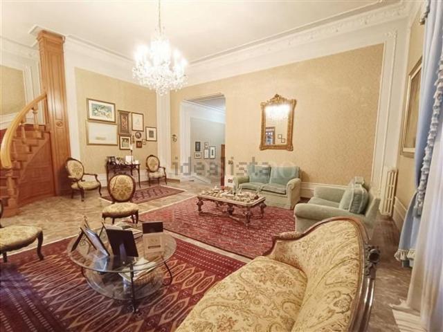 Case e ville in vendita di 315 m² in Via Amato Giudice