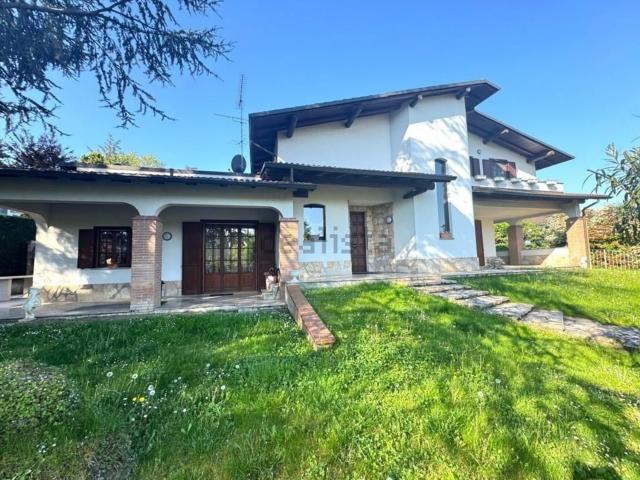 Case e ville in vendita di 315 m² in Via Giacomo Puccini, 3