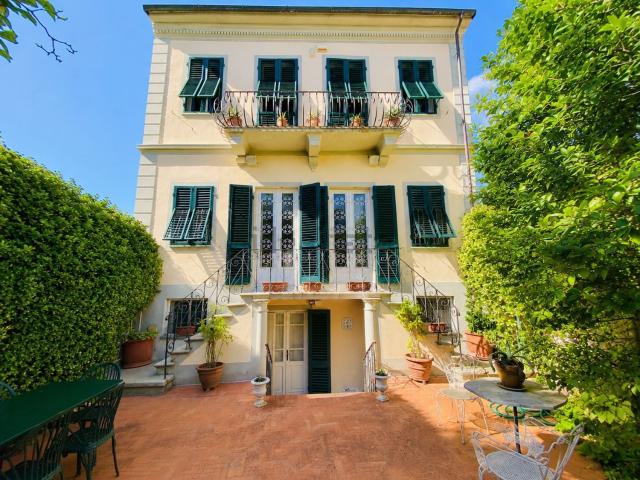 Case e ville in vendita di 315 m² in Via dei Pubblici Macelli, 75