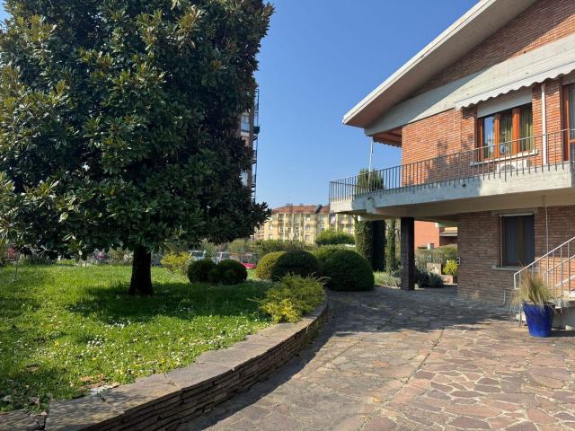 Case e ville in vendita di 315 m² in Via della Maranzana