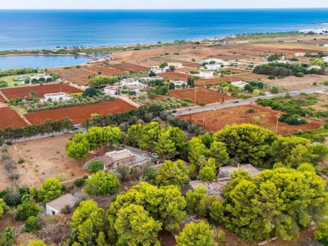 Case e ville in vendita di 315 m² in Via Litoranea