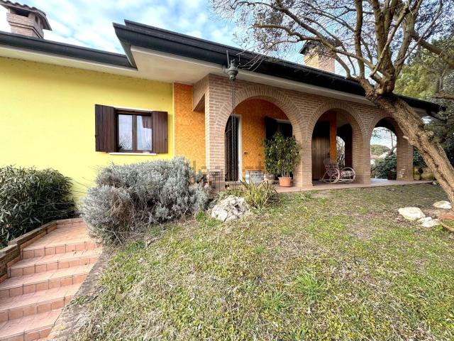 Case e ville in vendita di 315 m² in Via Roma, 5