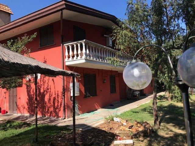Case e ville in vendita di 315 m² in Via Valle Pantano