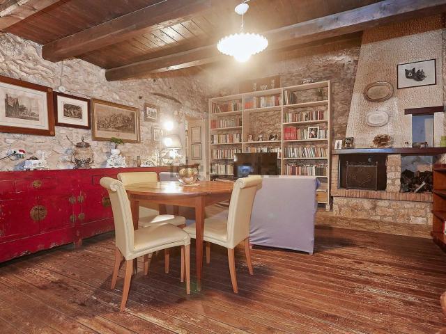 Case e ville in vendita di 315 m² in Contrada Conza, 28
