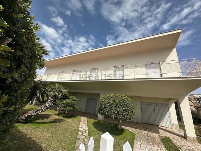Case e ville in vendita di 316 m² in Viale Circe, 96