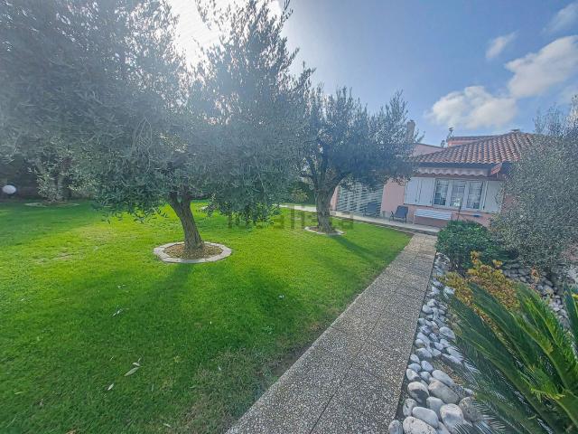 Case e ville in vendita di 316 m² in Contrada Calvario