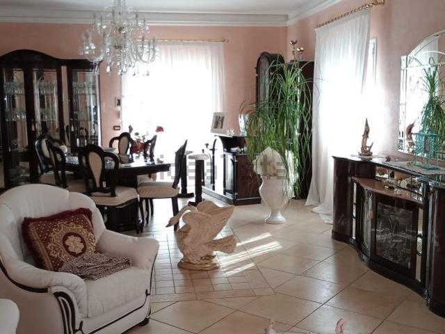 Case e ville in vendita di 317 m² in Via Alipio