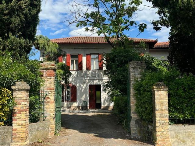 Case e ville in vendita di 317 m² in Via Aquileia, 55