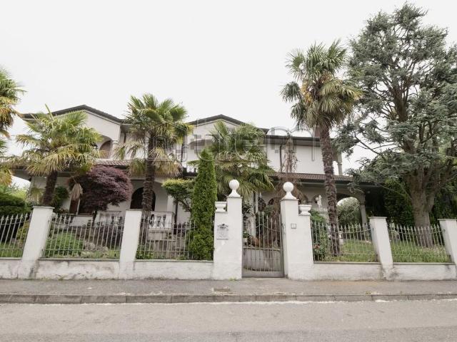 Case e ville in vendita di 317 m² in Via Ruggero Leoncavallo, 13