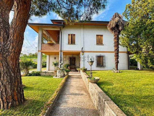 Case e ville in vendita di 317 m² in Via Treviso