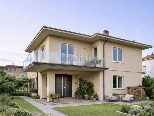 Case e ville in vendita di 317 m² in Viale Fiume, 100