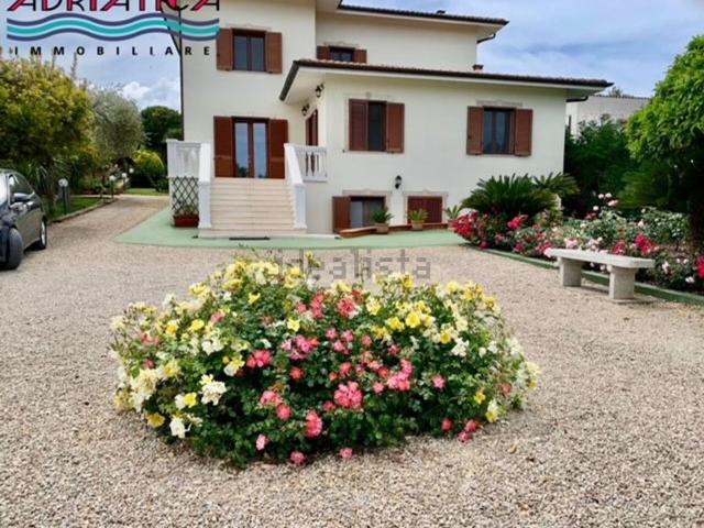 Case e ville in vendita di 318 m² in Via Giuseppe de Martini