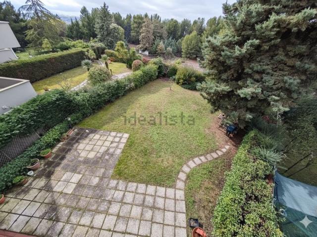 Case e ville in vendita di 318 m² in Via Monte Bianco, 46