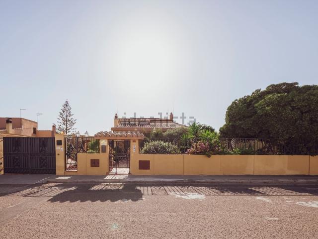 Case e ville in vendita di 318 m² in Via Nurra