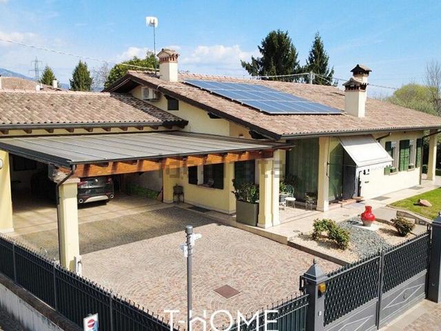 Case e ville in vendita di 318 m² in Via Sopracastello