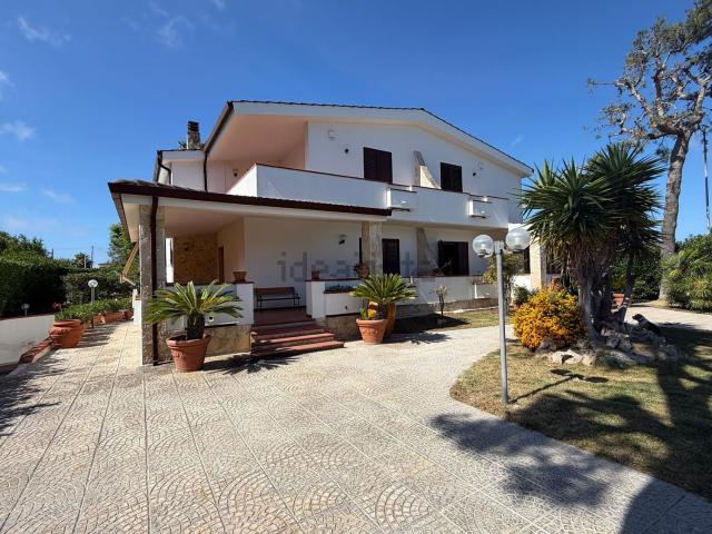 Case e ville in vendita di 318 m² in Via Seppie
