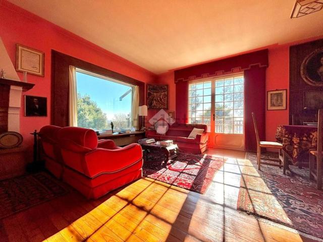 Case e ville in vendita di 318 m² in Via Riva Borela, 4