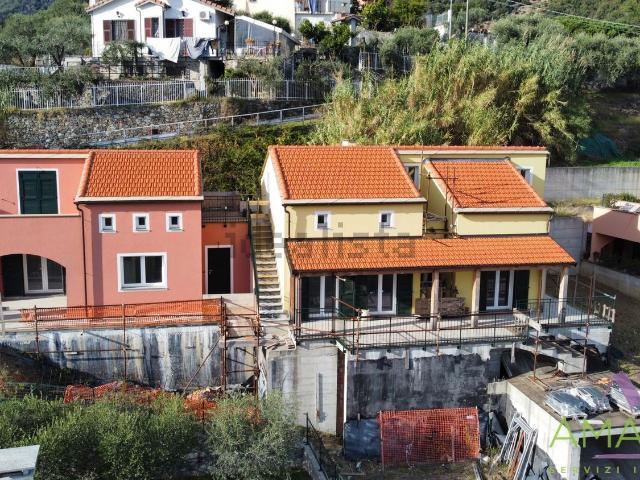 Case e ville in vendita di 318 m² in Via Viarzo, 31