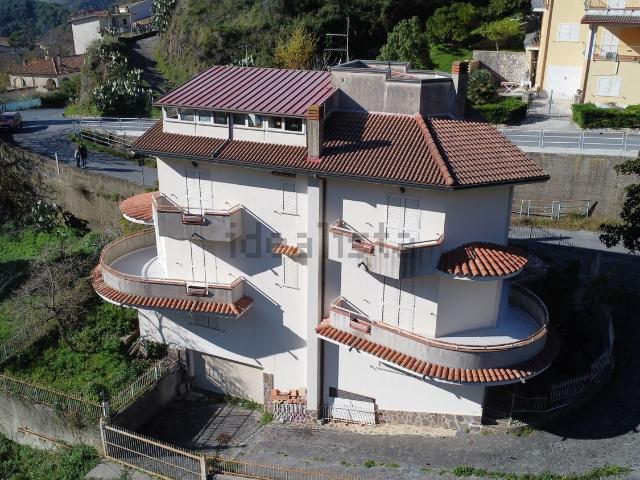Case e ville in vendita di 318 m² in Contrada Santa Domenica, 1