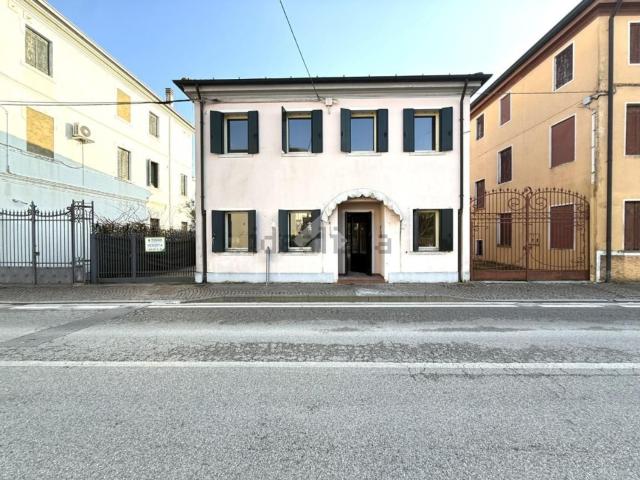 Case e ville in vendita di 319 m²