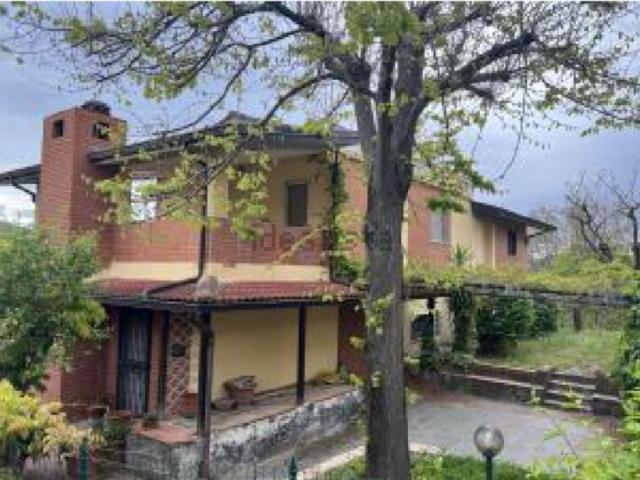 Case e ville in vendita di 319 m² in Via Baragiano