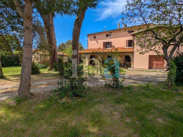 Case e ville in vendita di 319 m² in Via Gorizia