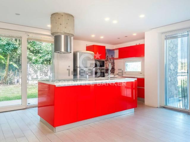 Case e ville in vendita di 319 m² in Via della Camilluccia