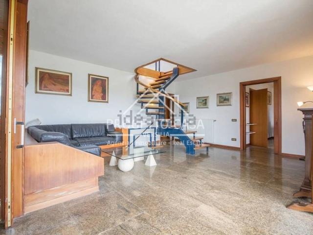 Case e ville in vendita di 319 m² in Via della Quiete