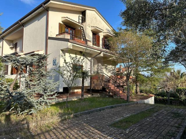 Case e ville in vendita di 319 m² in Via Monte Cocuzzo