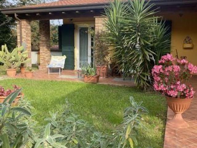 Case e ville in vendita di 319 m² in Via Palvotrisia, 38