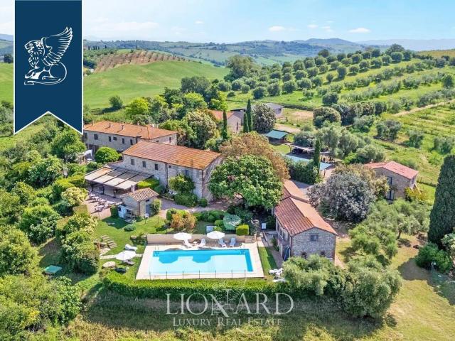 Case e ville in vendita di 3200 m²