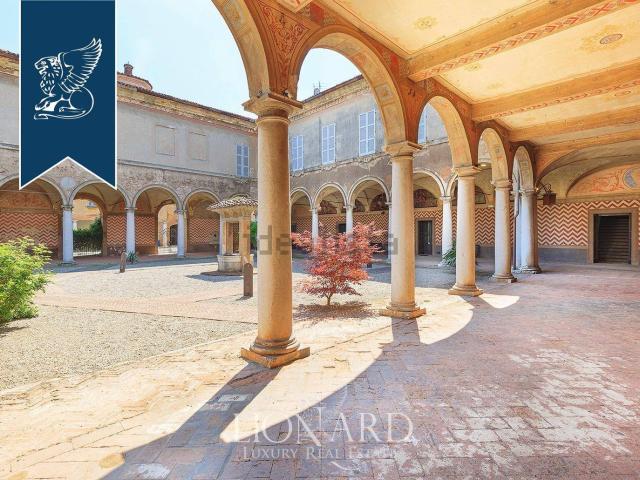 Case e ville in vendita di 3200 m²
