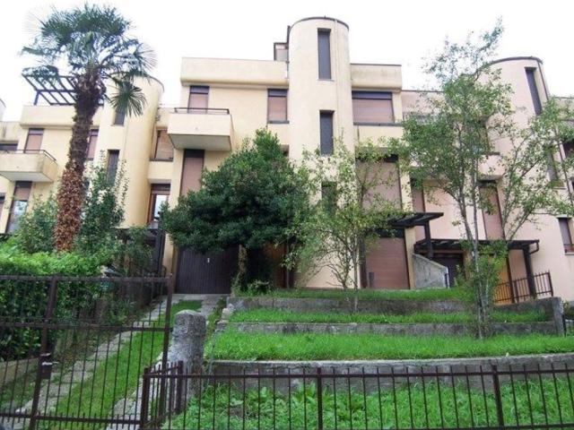 Case e ville in vendita di 320 m²