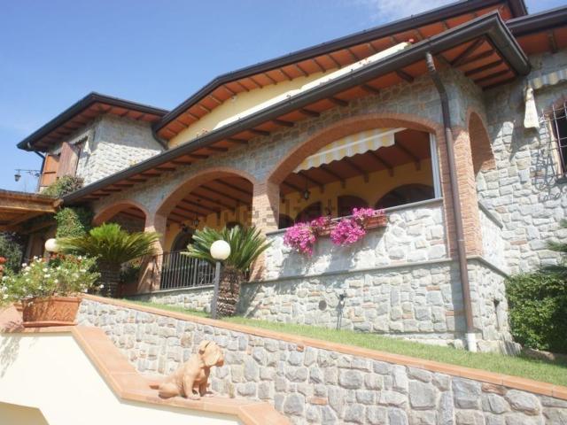 Case e ville in vendita di 320 m²
