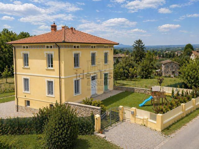 Case e ville in vendita di 320 m²